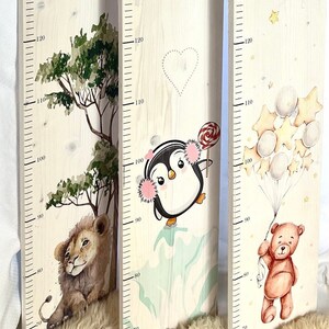 Kinder Messlatte, personalisiert,  verschiedene Motive - Löwe in Savannen Landschaft, Pinguin, Bär mit Luftballons. Idee Weihnachtsgeschenk