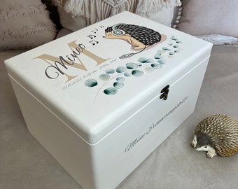 Memory box in white, hedgehog motif, personalized with birth dates