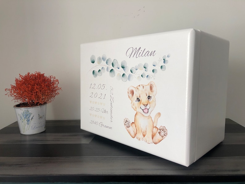 Memory box in white, lion motif, eucalyptus wreath, personalized with birth dates image 2
