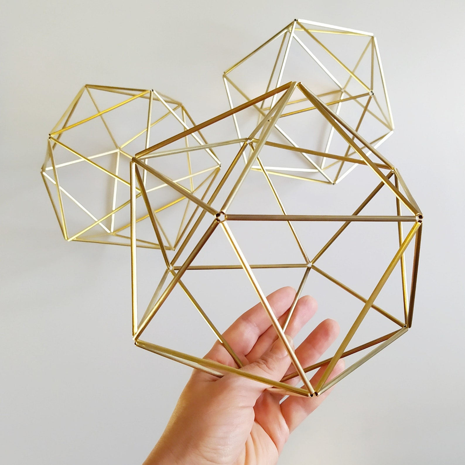 Geometrische Tischdeko in Diamantform