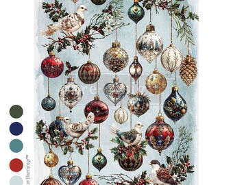 Pode incluir: Uma coleção de enfeites de Natal vintage em várias cores, incluindo vermelho, dourado, verde e azul. Os enfeites são adornados com detalhes e padrões intrincados e são acompanhados por imagens de pombas e pinhas, criando um tema festivo de férias.