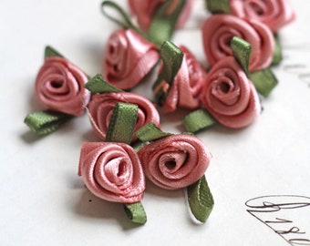 0,28Eur/St 10 kleine Satinrosen Satinröschen Röschen Vintage Rosa 1cm Rose Rosebud Satinbandrose Rose Applikation Dekoration Nähen Quilt DIY