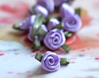 0,248Eur/St 10 kleine Satinrosen Lavendel Lila 1cm Satinröschen Röschen Rose Rosebud Satinbandrosen Blume Applikation Deko Nähen DIY RD