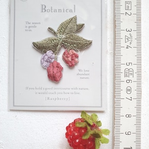 Himbeere gestickte Blumen Applikation ca 4,5cm Botanical zum Aufbügeln oder Nähen (2) (J)
