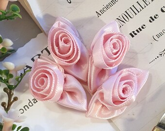 0,35Eur/St 4 grosse Satinrosen Rose einfarbig rosa Satinröschen Röschen 2/3,4cm Rosebud Satinbandrose Applikation Nähen Basteln