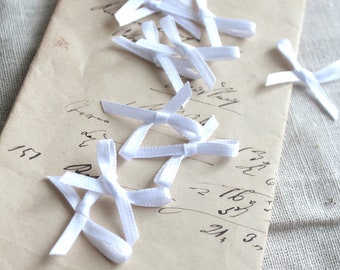 0.15Eur/pièce 10 mini noeuds en satin noeuds 2.6 cm blanc blanc No.01 scrapbooking décoration artisanat bricolage couture couette noeuds