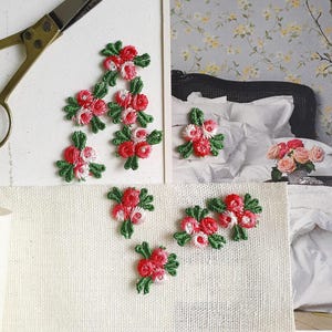 10 gestickte Blümchen als Applikationen Satinröschen 1,5cm ROT (2) (J)