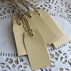 10 hübsche Hängeetiketten geöst Karton braun Preisschild Etikett 30x60mm Anhänger Tag Papertag