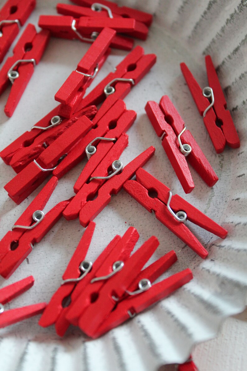 0,10 EUR/h 20 Mini Wooden Clips Clothespins Clamp 3cm RED DIY Scrapbooking Advent Calendar Decoration Crafts Packing Wedding image 2