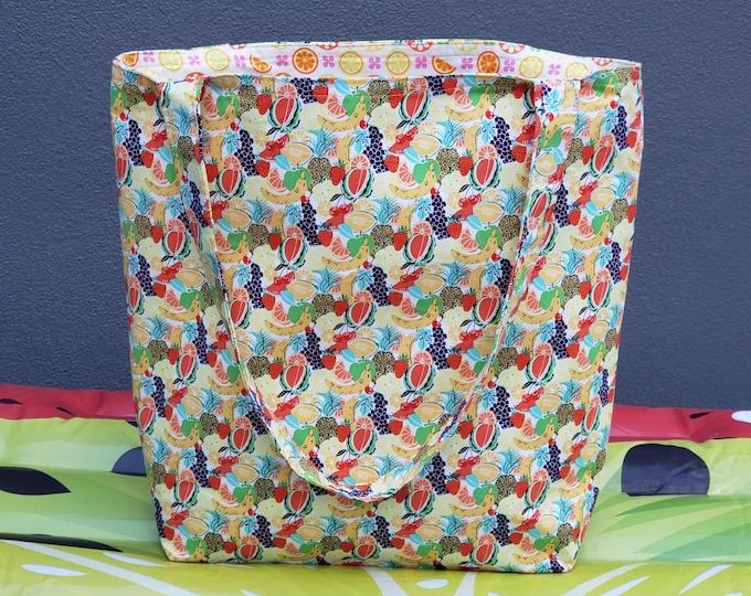 Seasonal fruits shopper bag. Vibrant energy booster. Vitamin C all year round.