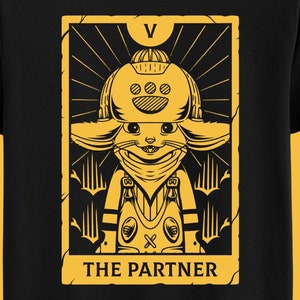 The Partner Tarot Karte Unisex T-Shirt - Monster Hunter Wilds - Palico Felyne - Monster Hunter Videospiele - Videospiel Shirt - Gaming Tee