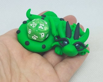 Green D20 Dragon with dice #2 Gamer Dungeons and Dragons Player Rolling Dice Role Playing Table Top Dice Gaming Figurine Dice holder