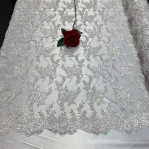 フローラルレース ヤード単位_ (ホワイト) ビーズメッシュレース生地 刺繍入り花 ビーズ ハンドメイド / ウェディングドレス / ブライダルレース / ナイトガウン
