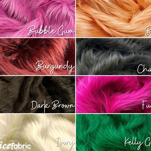 Op de afbeelding: Een raster van acht stalen van langharige imitatiebontstof in verschillende kleuren, gelabeld Bubble Gum, Blush, Burgundy, Charcoal, Dark Brown, Fuchsia, Ivory en Kelly Green, met het icefabric-logo zichtbaar in de linkerbenedenhoek.
