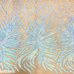 Tela de lentejuelas elásticas en 4 direcciones con plumas cortada a medida / Lentejuelas iridiscentes azul bebé sobre malla color piel / Tela de encaje bordada con plumas sobre malla resistente