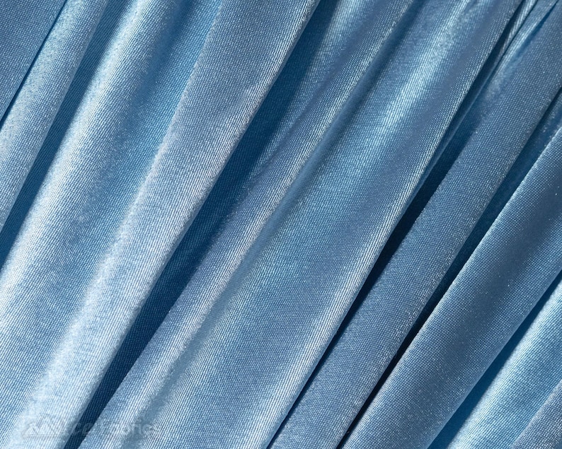 Tissu satiné spandex soyeux bleu ciel extensible dans 4 directions par mètre | Tissu satiné brillant | 60 po. de large | Spandex satiné épais et lourd | Casino de luxe image 3