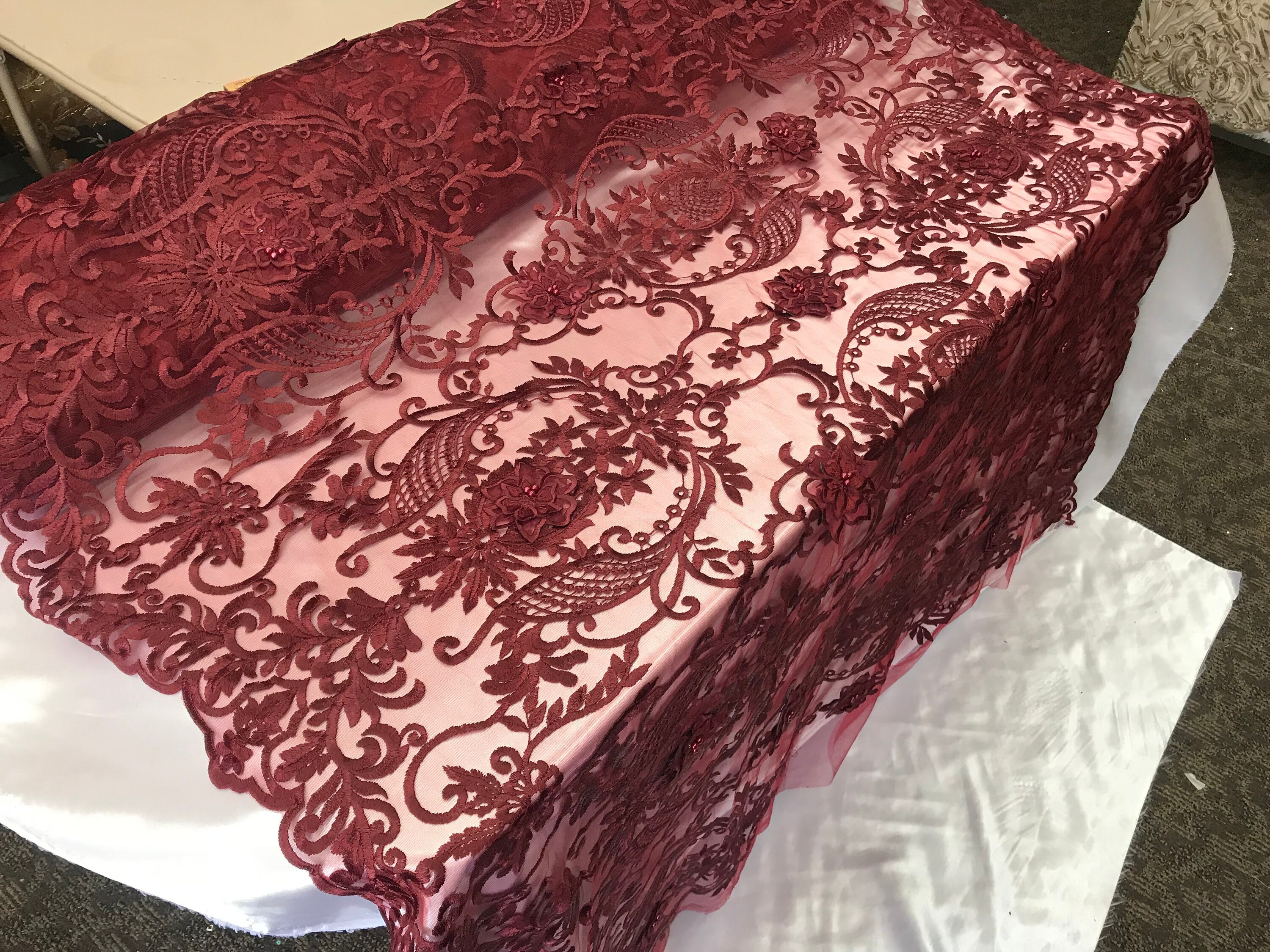 Rouge - Design perles maille dentelle tissu mariée mariage vendu par Yard vêtements, vestes, robes, jupes, des applications, des housses de table, chemins de Rouge - Design tissu perles maille dentelle tissu Design mariée mariage vendu par Yard vêtements, vestes, robes, jupes, des applications, des housses de table, chemins de cd17af