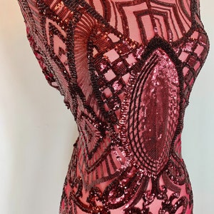 Nieuwe Bordeaux pailletten stof op maat gesneden / 4-weg stretch pailletten stof / geborduurde stof / pailletten kant stof / op spandex mesh stof