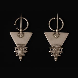 Antique Berber Silver Fibulae – &quot;Foot of the Jackal&quot; Cloak Pins from the Draa Valley, Morocco