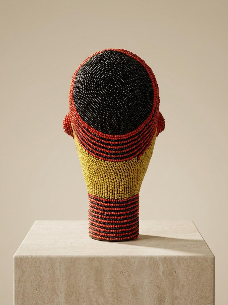 Cabeza Bamileke con cuentas de 22 cm, masculina / Escultura de cuentas de vidrio color oliva y rojo coral / Decoración para sala de estar, regalo de inauguración de casa / Sefo No. 6 imagen 3