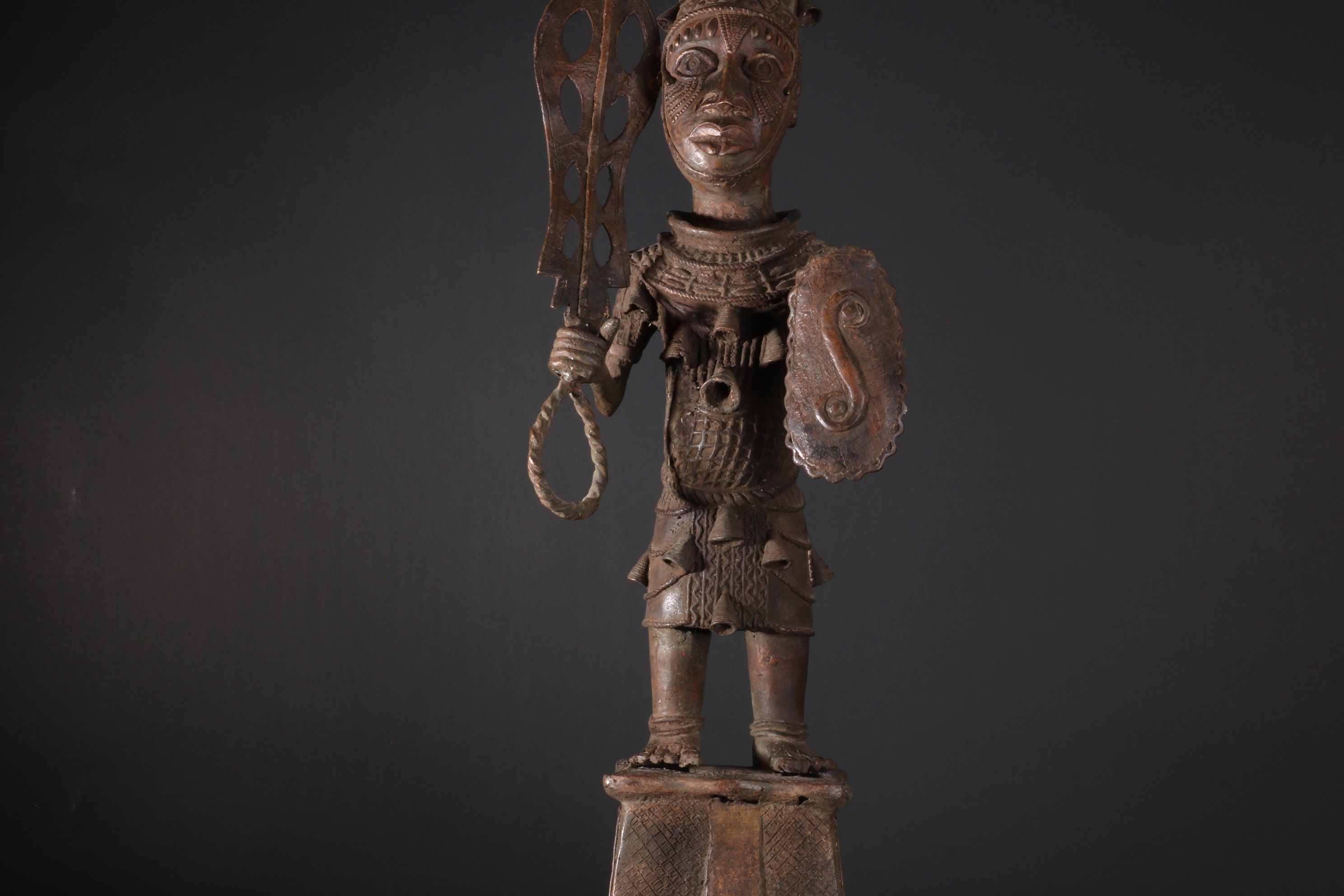 大型ベナンブロンズ彫刻 | ヴィンテージアフリカ彫像 | 76 cm / xx