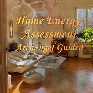 Puede incluir: Interior de una sala de estar con el texto "Home Energy Assessment Archangel Guided". La habitación cuenta con un sofá, una mesa de centro y una ventana con luz solar. El suelo es de madera.