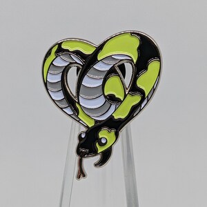 Subtle Agender Pride Noodle Heart-Shaped Snake Enamel Pin | Agender Pride Pin in LGBTQ+ Flag Colors
