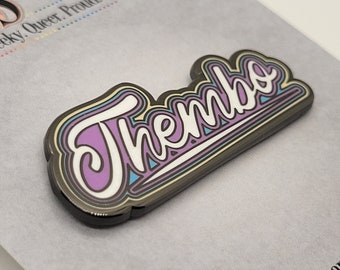 Insignia de esmalte duro con pronombres no binarios de Thembo