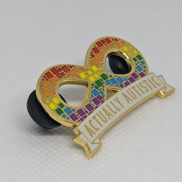 Pin de esmalte "Na verdade autista": Símbolo do infinito do autismo em mosaico de arco-íris