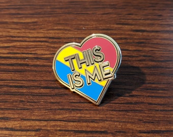 Pin de esmalte con forma de corazón de la bandera pansexual de The Greatest Showman "This Is Me"