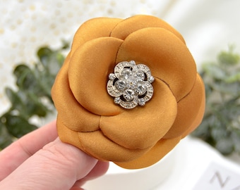 Elegant golden blossom for the bridal hairstyle | Artificial flower on hair clip old gold/bronze | Hair accessory for maid of honor