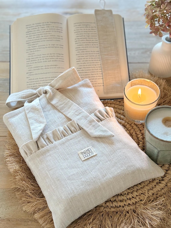 Buchhülle aus Leinenstoff – Handmade Book Sleeve – Schutzhülle für Bücher – Geschenk für Leseratten – Book Lover Gift - Cozy Gift Buchhülle