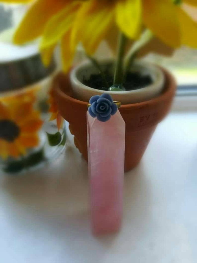 A beautiful denim-blue coloured flower statement ring.