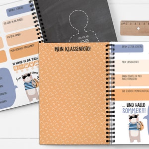 Op de afbeelding: Een schoolschrift met een bruin en wit patroon. De omslag heeft de tekst "10. Klasse" en een cartoonbeer met een zonnebril en een rugzak. Het schrift heeft een spiraalbinding en is ontworpen voor leerlingen in de 10e klas.