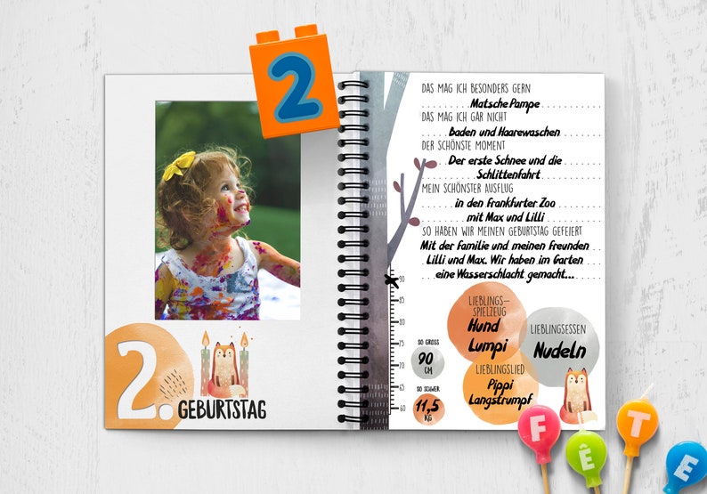 Puede incluir: Una tarjeta de cumplea&ntilde;os colorida con una foto de un ni&ntilde;o cubierto de pintura. La tarjeta presenta una ilustraci&oacute;n de un zorro, el n&uacute;mero 2 y el texto "2. Geburtstag".