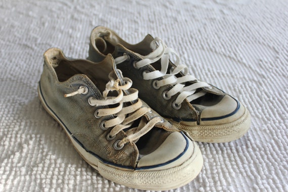 Dirty converse sneakers deals