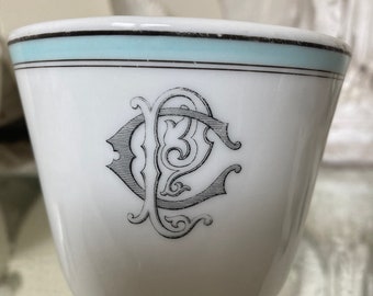 FRANKREICH Antike dicke Porzellan Tasse CP Monogramm weiß hellblau Brulot Brocante rar selten french Shabby Vintage Fajence Keramik