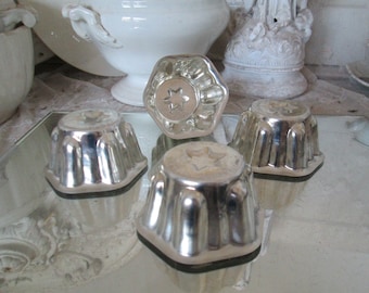 VINTAGE SET 4 alte KAISER Backförmchen sechseckig Germany Höhe ca 4,5cm  Shabby Küche Deko silber Patina Landhaus Metallform  Bauernhaus