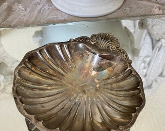 FRANCE Ancien charmant bol en métal argenté COQUILLE environ 13,5 x 13 cm porte-savon bol à clés cendrier décoratif bol à noix bol à offrandes