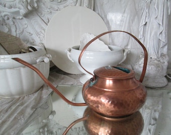 FRANCE Old copper watering can approx. 1.3 liters NOT TIGHT! Patina relief hammer blow 1970 houseplants orchid rose pot brocante shabby