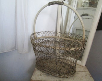 Ancien grand panier avec patine en fil de fer corbeille en fil de fer panier cadeau Brocante Fil De Fer vintage minable rare maison de campagne anse panier Hauteur environ 52 cm