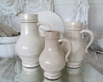 VINTAGE SET 3 alte V&B Keramik Krüge 1,5/1/0,5 Liter creme Saftkrug Wasserkrug Mostkrug 1940/50 shabby Deko Brocante antik Henkelkrug Cottag