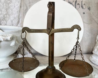FRANCE Antique small beam scale 1900/20 Patina Height approx. 22 cm Brass Pharmacy Herb scale Table scale Decoration Kitchen Cottage Vintage