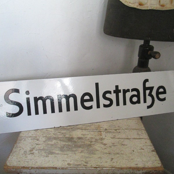 VINTAGE Antikes großes weißes emailliertes Straßenschild SIMMELSTRAßE ca 72x17,5cm 1930/40 schwarze Schrift Emaille shabby Wanddeko Reklame