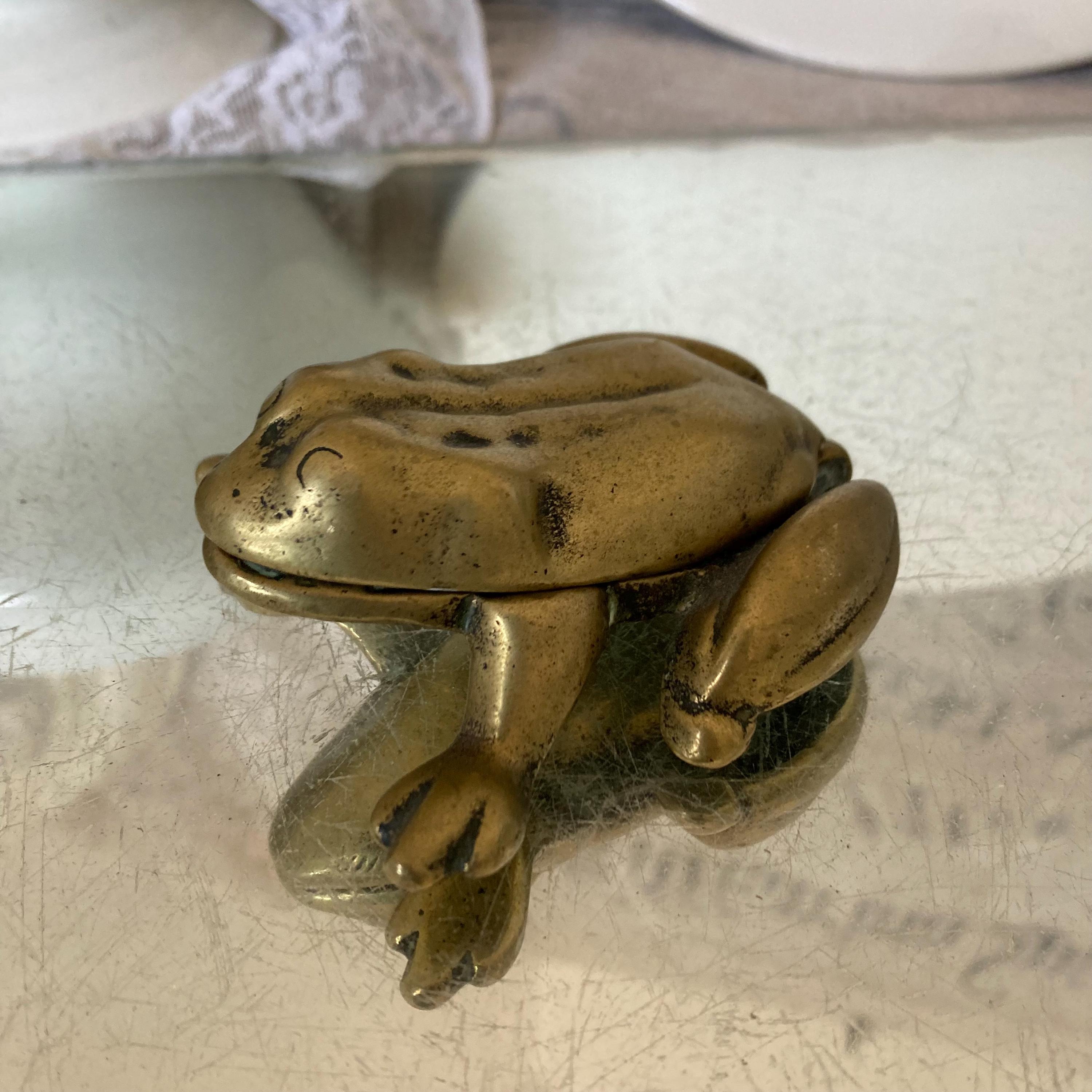 VINTAGE Old folding solid brass FROG ashtray jewelry hiding place approx. 8 x 7 cm 1960 patina midcentury shabby decoration