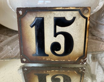 VINTAGE Old house number 15 enamel approx 12 x 10 cm enamelled black white patina minimally curved 1950 wall decoration brocante antique shabby