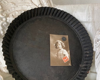 FRENCH Antikes großes rundes Tarteblech Tarteform 35,5cm SHABBY Brocante Kuchenblech Backform schwarz Bäckerei Landhaus Patina shabby Garten