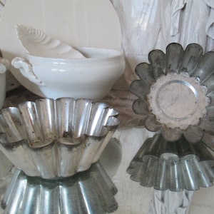 VINTAGE Old French baking pan Brioche Ø approx. 18 cm PATINA Metal Brocante Decoration Metal form Cake Relief Shabby Kitchen Country house metal form