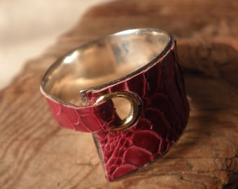 Ring with leather