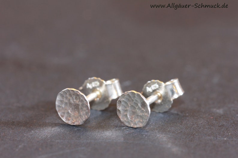 4 mm 925 Silber Ohrstecker gehämmert runde kleine Stecker flache minimalistische Ohrringe für Männer und Frauen Ohrring klein minimalistisch Bild 1